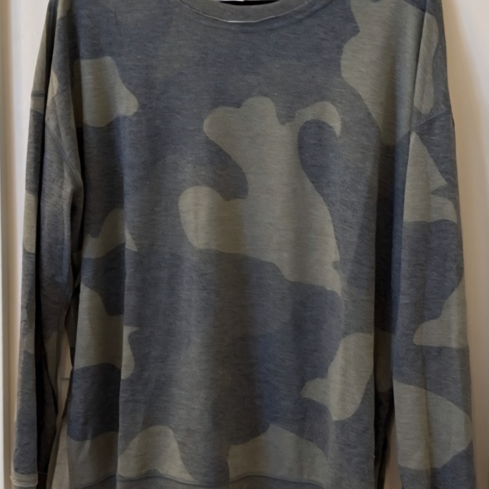 Mud Pie Women's Green and Gray Camouflage Long Sleeve Tee
